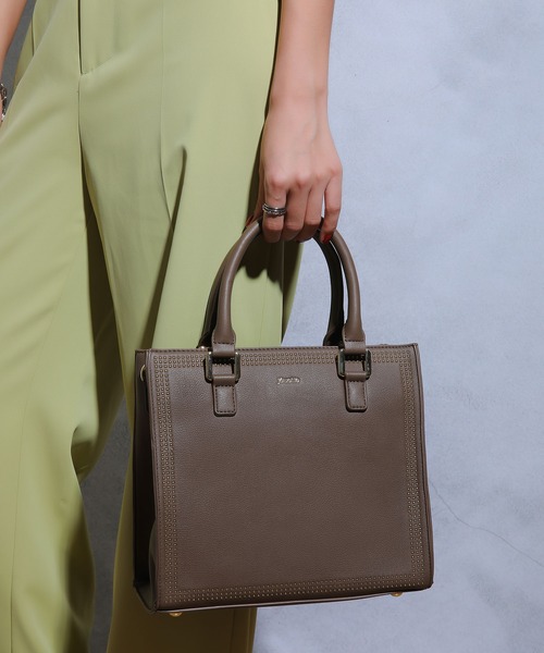 jouetie(ジュエティ)の「【jouetie/ジュエティ】マイクロスタッズ 両アオリポケットスクエアトートバッグ(トートバッグ・レディース・ブラック/アイボリー/ベージュ系その他/ダークグリーン/ゴールド/シルバー・FREE)」の4枚目の写真