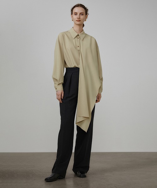 UNSPOKEN（アンスポクン）の「【UNSPOKEN】Asymmetry draped shirt UQ21S024（シャツ/ブラウス・レディース・ベージュ・M/S）」の9枚目の写真