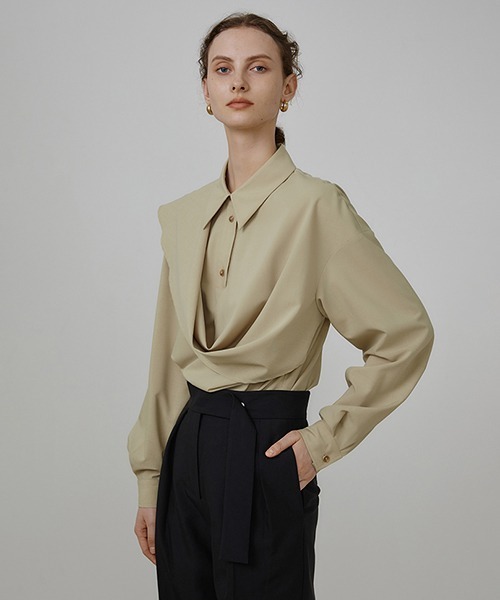 UNSPOKEN（アンスポクン）の「【UNSPOKEN】Asymmetry draped shirt UQ21S024（シャツ/ブラウス・レディース・ベージュ・M/S）」の11枚目の写真
