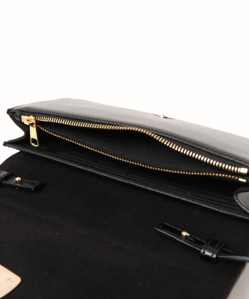 A.P.C.（アーペーセー）の「CLUTCH ON STRAP EVA　21A（クラッチバッグ・レディース・ブラック・ONESIZE）」の4枚目の写真