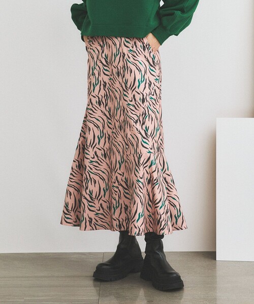 INella（イネラ）の「【INella(イネラ)】ラフペイントセミフレアースカート（スカート・レディース・ピンク/ブラウン・2/1）」の2枚目の写真