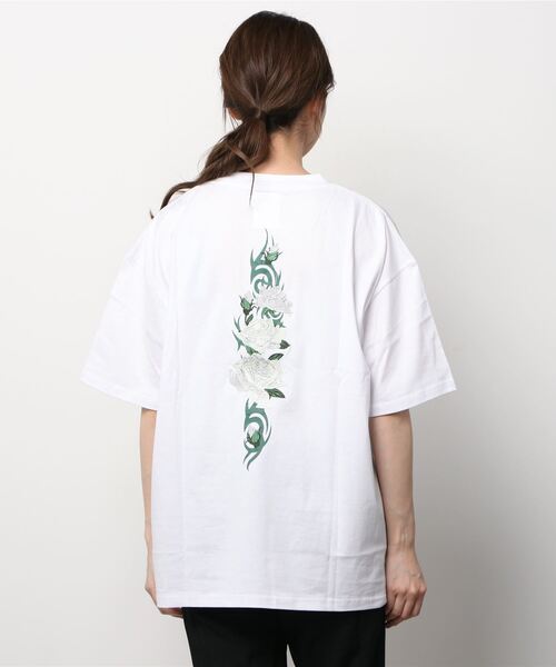 LEGENDA(レジェンダ)の「レジェンダ Tribal Rose エンブロイダリー Tシャツ / LEGENDA Tribal Rose Embroidery T-Shirt (Tシャツ/カットソー・メンズ・ホワイト×レッド/ブラック×レッド/ブラック×パープル/ブラック×ホワイト/ホワイト×パープル/ホワイト×ホワイト/ホワイト×エメラルドグリーン/ブラック×グリーン/ホワイト×ブルー/ブラック×ブルー・FREE)」の3枚目の写真