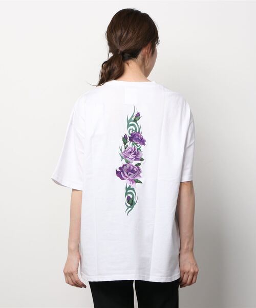 LEGENDA(レジェンダ)の「レジェンダ Tribal Rose エンブロイダリー Tシャツ / LEGENDA Tribal Rose Embroidery T-Shirt (Tシャツ/カットソー・メンズ・ホワイト×レッド/ブラック×レッド/ブラック×パープル/ブラック×ホワイト/ホワイト×パープル/ホワイト×ホワイト/ホワイト×エメラルドグリーン/ブラック×グリーン/ホワイト×ブルー/ブラック×ブルー・FREE)」の4枚目の写真
