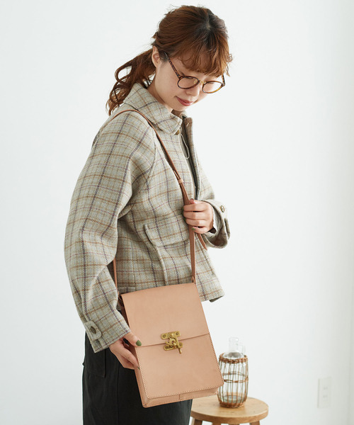 chambre de charme（シャンブルドゥシャーム）の「cdc leather　郵便バッグ（ショルダーバッグ・レディース・ブラック/ベージュ・FREE）」の18枚目の写真