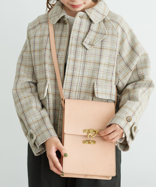 chambre de charme（シャンブルドゥシャーム）の「cdc leather　郵便バッグ（ショルダーバッグ・レディース・ブラック/ベージュ・FREE）」の10枚目の写真