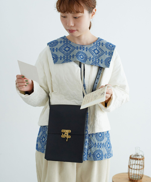 chambre de charme（シャンブルドゥシャーム）の「cdc leather　郵便バッグ（ショルダーバッグ・レディース・ブラック/ベージュ・FREE）」の17枚目の写真