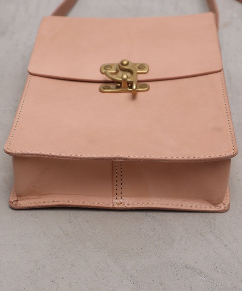 chambre de charme（シャンブルドゥシャーム）の「cdc leather　郵便バッグ（ショルダーバッグ・レディース・ブラック/ベージュ・FREE）」の11枚目の写真