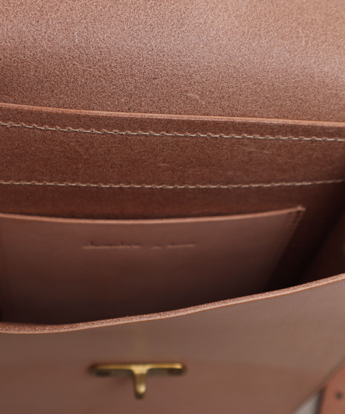 chambre de charme（シャンブルドゥシャーム）の「cdc leather　郵便バッグ（ショルダーバッグ・レディース・ブラック/ベージュ・FREE）」の20枚目の写真