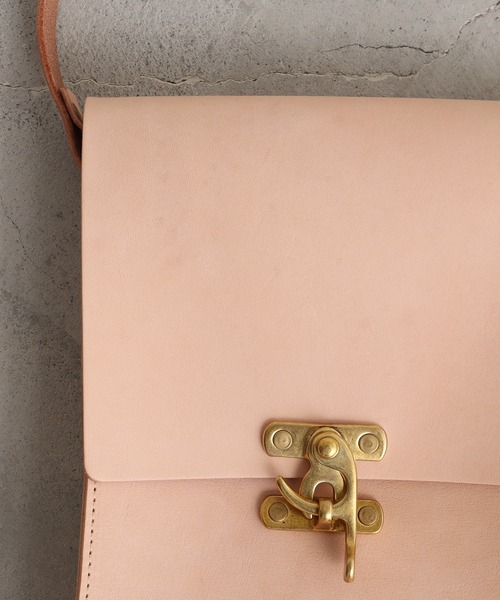 chambre de charme（シャンブルドゥシャーム）の「cdc leather　郵便バッグ（ショルダーバッグ・レディース・ブラック/ベージュ・FREE）」の4枚目の写真