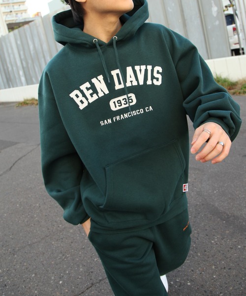 BEN DAVIS（ベンデイビス）の「【別注】【BEN DAVIS】COLLEGE LOGO HOODIE /カレッジロゴパーカー（パーカー・メンズ・ネイビー/オートミール/ワイン/チャコール/グリーン系・MEDIUM/LARGE/X-LARGE）」の3枚目の写真