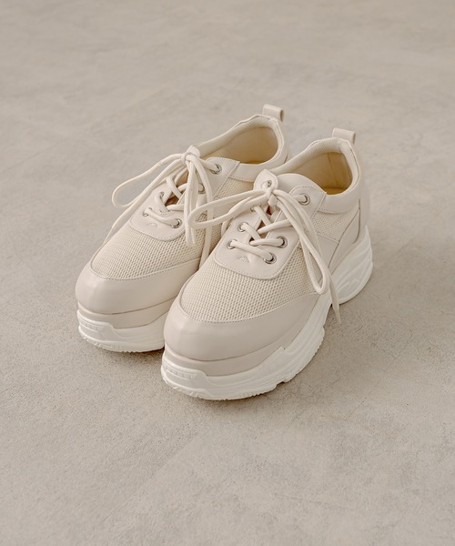 OLIVE des OLIVE（オリーブデオリーブ）の「オーガンリボンスニーカー（スニーカー・レディース・ブラック/オフホワイト・LARGE/MEDIUM）」の7枚目の写真