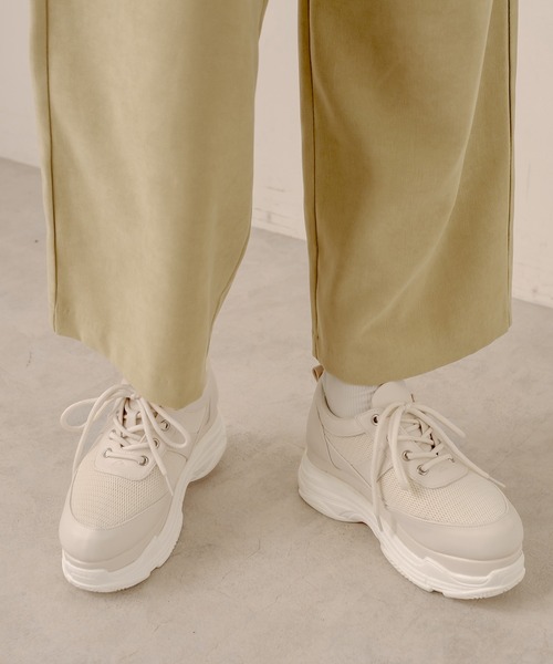 OLIVE des OLIVE（オリーブデオリーブ）の「オーガンリボンスニーカー（スニーカー・レディース・ブラック/オフホワイト・LARGE/MEDIUM）」の4枚目の写真