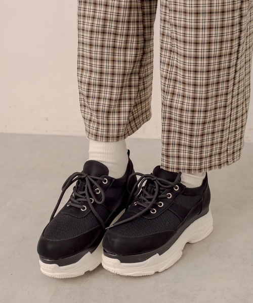 OLIVE des OLIVE（オリーブデオリーブ）の「オーガンリボンスニーカー（スニーカー・レディース・ブラック/オフホワイト・LARGE/MEDIUM）」の19枚目の写真