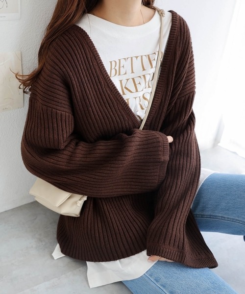 andme(アンドミー)の「深Vネック長袖リブニットトップス(ニット/セーター・レディース・ブラック/ダークグリーン/オフホワイト/モカ/レッド/グレー系その他・M)」の4枚目の写真