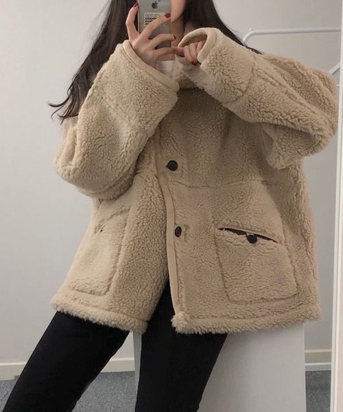 Doula Doula(ドゥーラドゥーラ)の「フェイクムートンリバーシブルジャケット 2way(ブルゾン・レディース・ブラック/モカ・FREE)」の7枚目の写真