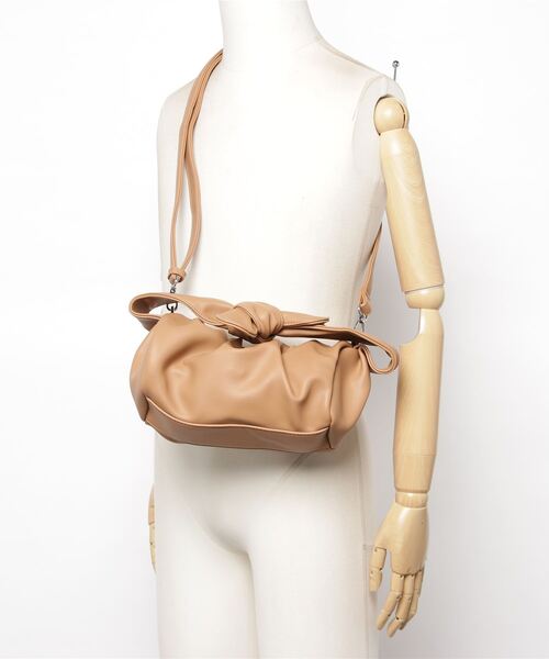 MAISON BREEZE(メゾンブリーズ)の「【MAISON BREEZE】リボンプリーツタックバッグ KNF(トートバッグ・レディース・ホワイト/ダークブラウン/ベージュ・FREE)」の7枚目の写真