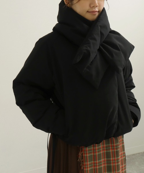 AULI（アウリィ）の「【低身長向けサイズ】極暖マフラー付きショートダウンコートジャケット（ダウンジャケット/コート・レディース・ブラック/グリーン/アイボリー・S/XS）」の3枚目の写真