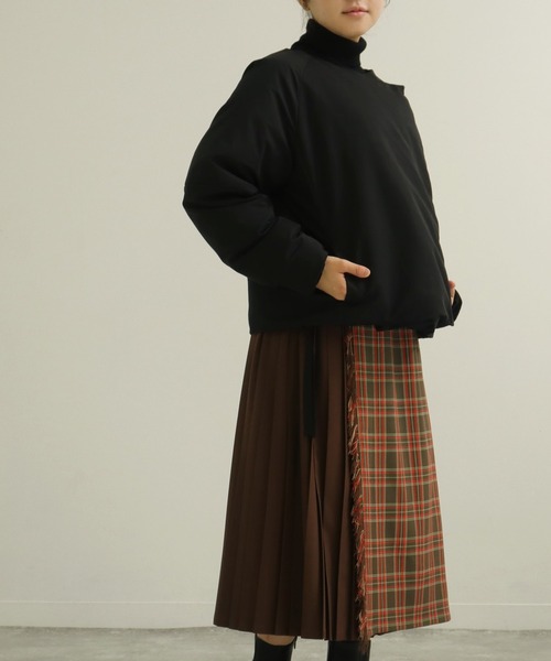 AULI（アウリィ）の「【低身長向けサイズ】極暖マフラー付きショートダウンコートジャケット（ダウンジャケット/コート・レディース・ブラック/グリーン/アイボリー・S/XS）」の12枚目の写真