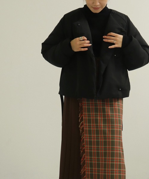 AULI（アウリィ）の「【低身長向けサイズ】極暖マフラー付きショートダウンコートジャケット（ダウンジャケット/コート・レディース・ブラック/グリーン/アイボリー・S/XS）」の13枚目の写真