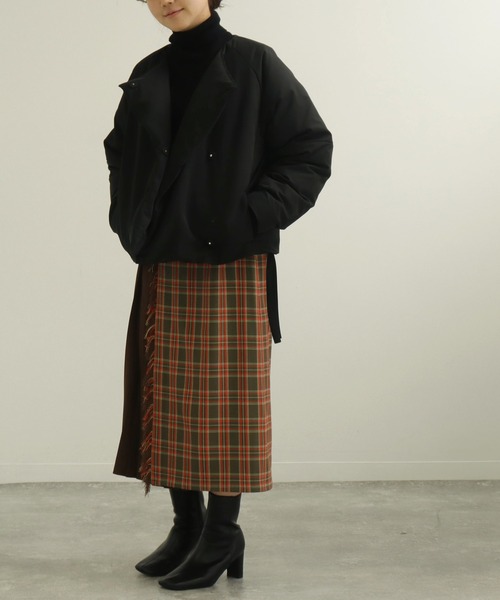 AULI（アウリィ）の「【低身長向けサイズ】極暖マフラー付きショートダウンコートジャケット（ダウンジャケット/コート・レディース・ブラック/グリーン/アイボリー・S/XS）」の7枚目の写真