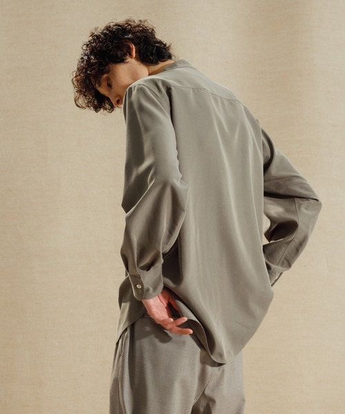 ADAM ET ROPE'(アダムエロペ)の「リラックスドレープ レーヨンスエード とろみバンドカラーシャツ(シャツ/ブラウス・メンズ・グリーン/グリーン系その他2/ブルー系その他5/ピンク系その他2・M/L)」の14枚目の写真