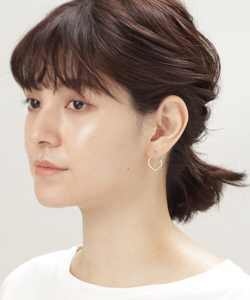 COCOSHNIK(ココシュニック)の「K10中空楕円 サークルピアス小(ピアス(両耳用)・レディース・ホワイト系その他7・00)」の5枚目の写真