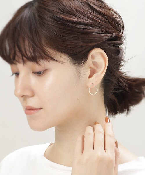 COCOSHNIK(ココシュニック)の「K10中空楕円 サークルピアス小(ピアス(両耳用)・レディース・ホワイト系その他7・00)」の6枚目の写真