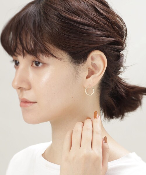 COCOSHNIK(ココシュニック)の「K10中空楕円 サークルピアス小(ピアス(両耳用)・レディース・ホワイト系その他7・00)」の7枚目の写真