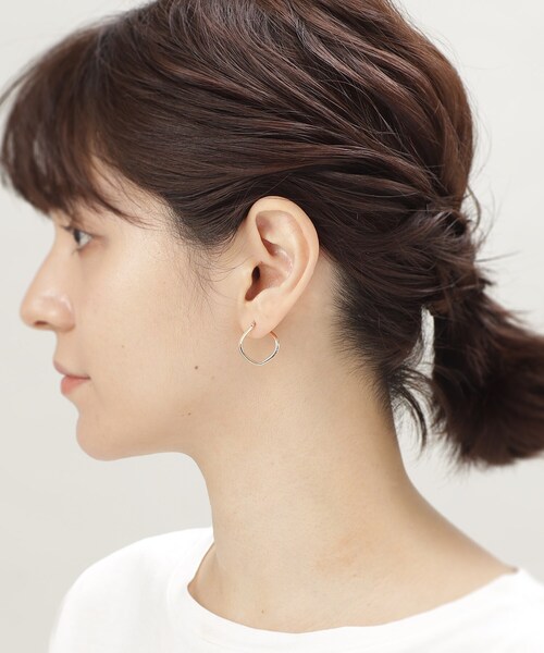 COCOSHNIK(ココシュニック)の「K10中空楕円 サークルピアス小(ピアス(両耳用)・レディース・ホワイト系その他7・00)」の8枚目の写真