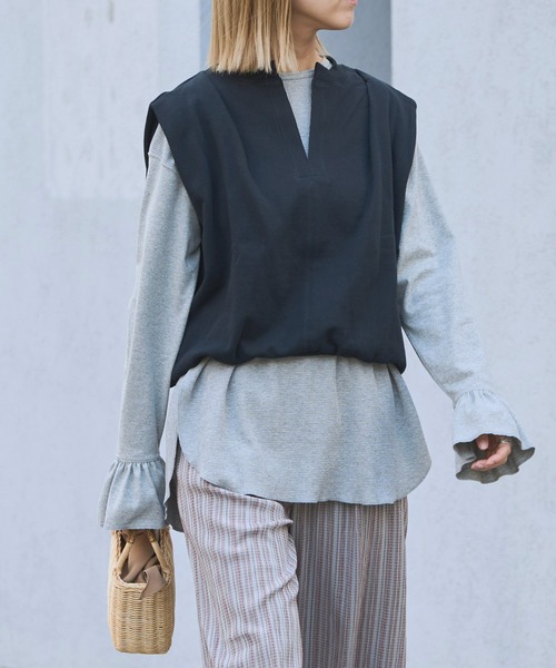 audrey and john wad（オードリーアンドジョンワッド）の「キーネックスウェットベスト  -洗濯機洗い可-（ベスト・レディース・ブラック/ダークブラウン/ダークブルー/ライトベージュ・FREE）」の2枚目の写真