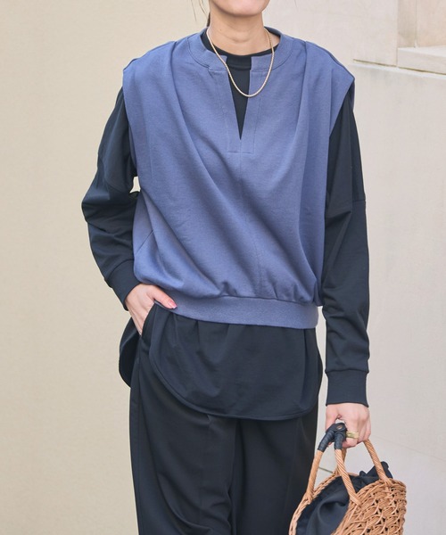 audrey and john wad（オードリーアンドジョンワッド）の「キーネックスウェットベスト  -洗濯機洗い可-（ベスト・レディース・ブラック/ダークブラウン/ダークブルー/ライトベージュ・FREE）」の19枚目の写真