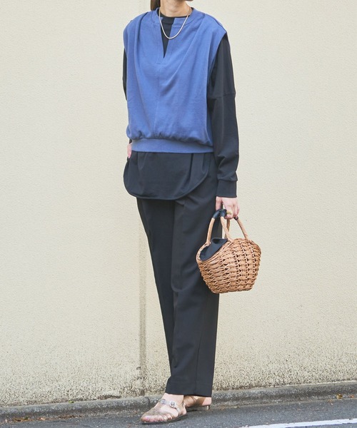 audrey and john wad（オードリーアンドジョンワッド）の「キーネックスウェットベスト  -洗濯機洗い可-（ベスト・レディース・ブラック/ダークブラウン/ダークブルー/ライトベージュ・FREE）」の5枚目の写真