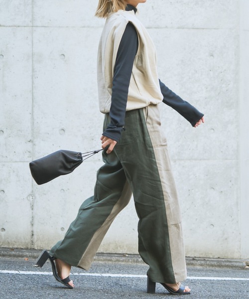 audrey and john wad（オードリーアンドジョンワッド）の「キーネックスウェットベスト  -洗濯機洗い可-（ベスト・レディース・ブラック/ダークブラウン/ダークブルー/ライトベージュ・FREE）」の16枚目の写真