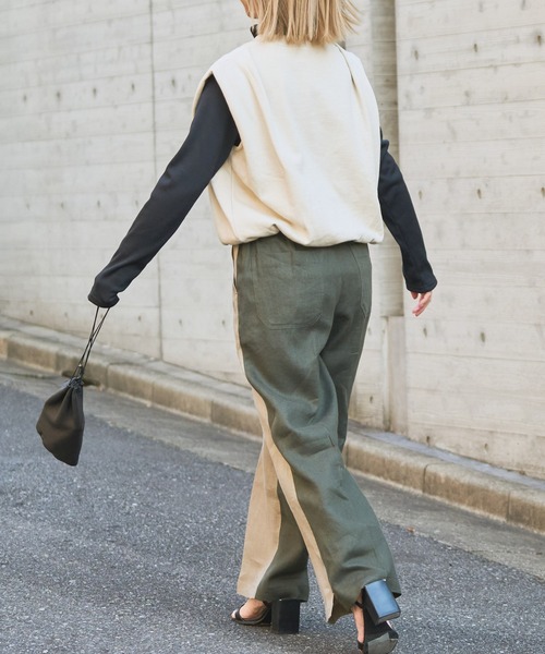 audrey and john wad（オードリーアンドジョンワッド）の「キーネックスウェットベスト  -洗濯機洗い可-（ベスト・レディース・ブラック/ダークブラウン/ダークブルー/ライトベージュ・FREE）」の17枚目の写真