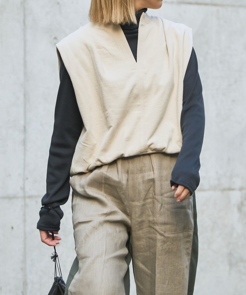 audrey and john wad（オードリーアンドジョンワッド）の「キーネックスウェットベスト  -洗濯機洗い可-（ベスト・レディース・ブラック/ダークブラウン/ダークブルー/ライトベージュ・FREE）」の15枚目の写真