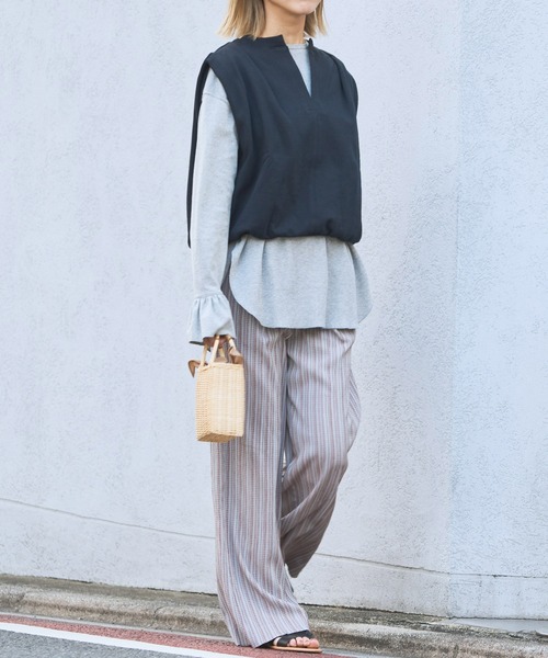 audrey and john wad（オードリーアンドジョンワッド）の「キーネックスウェットベスト  -洗濯機洗い可-（ベスト・レディース・ブラック/ダークブラウン/ダークブルー/ライトベージュ・FREE）」の8枚目の写真