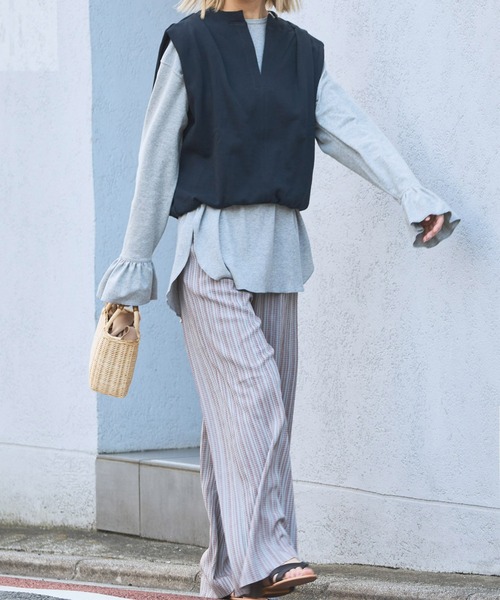 audrey and john wad（オードリーアンドジョンワッド）の「キーネックスウェットベスト  -洗濯機洗い可-（ベスト・レディース・ブラック/ダークブラウン/ダークブルー/ライトベージュ・FREE）」の9枚目の写真