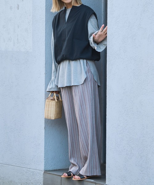 audrey and john wad（オードリーアンドジョンワッド）の「キーネックスウェットベスト  -洗濯機洗い可-（ベスト・レディース・ブラック/ダークブラウン/ダークブルー/ライトベージュ・FREE）」の10枚目の写真