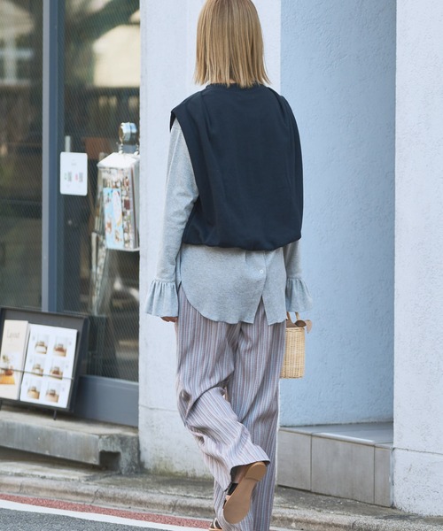 audrey and john wad（オードリーアンドジョンワッド）の「キーネックスウェットベスト  -洗濯機洗い可-（ベスト・レディース・ブラック/ダークブラウン/ダークブルー/ライトベージュ・FREE）」の11枚目の写真