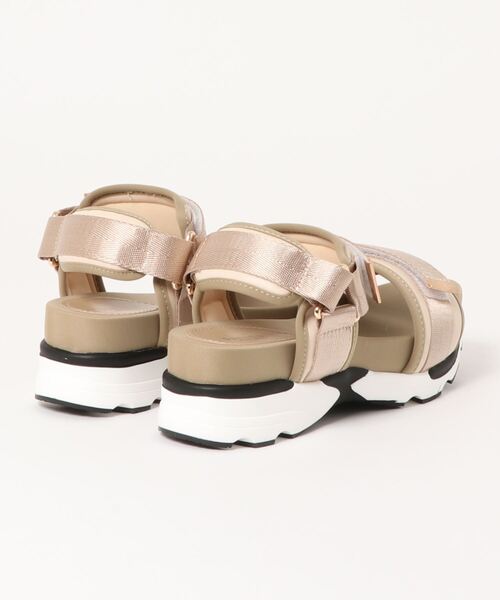 Q（キュー）の「スニーカーサンダル（サンダル・レディース・ベージュ/ブラック・24.5/23.5）」の3枚目の写真