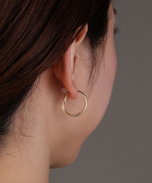 Manon's Selection(マノンズセレクション)の「ワンタッチフープイヤリング20mm(イヤリング・レディース・ゴールド/シルバー・ONE SIZE)」の10枚目の写真