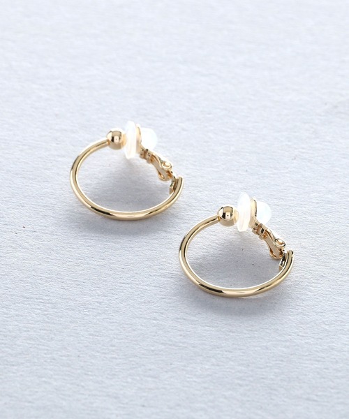 Manon's Selection(マノンズセレクション)の「ワンタッチフープイヤリング20mm(イヤリング・レディース・ゴールド/シルバー・ONE SIZE)」の12枚目の写真