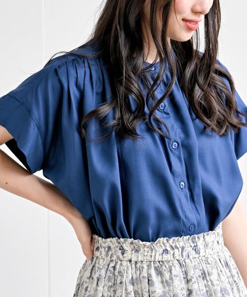 rps（アールピーエス）の「レーヨンバンドカラーギャザーブラウス（シャツ/ブラウス・レディース・ブラック/ダークグリーン/オフホワイト/ブルー/アイボリー/ホワイト系その他4/ホワイト系その他2・M/フリー）」の7枚目の写真