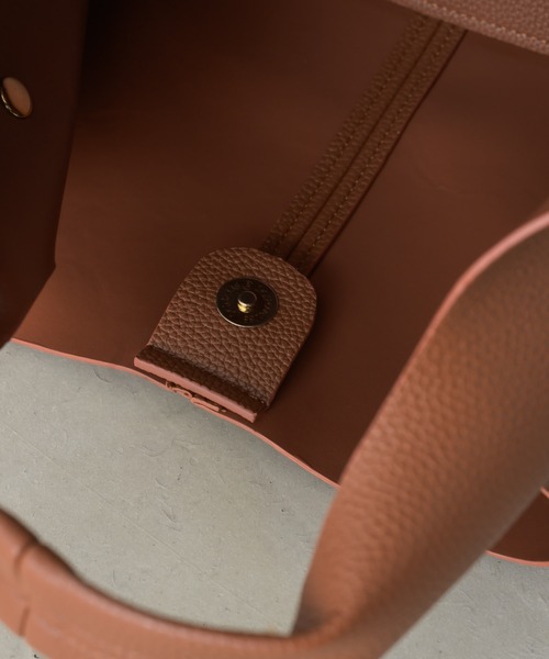 NEUNA(ヌナ)の「【軽量なのに大容量!!!】ソフトレザーバッグ(ハンドバッグ・レディース・アイボリー/ブラック/ブラウン・FREE)」の8枚目の写真