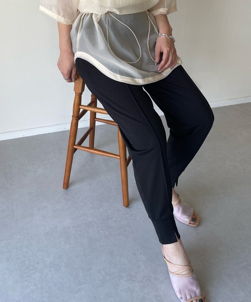 y/m by misato（イムバイミサト）の「ピンタックスリットパンツ（その他パンツ・レディース・ブラック/アイボリー・FREE）」の2枚目の写真