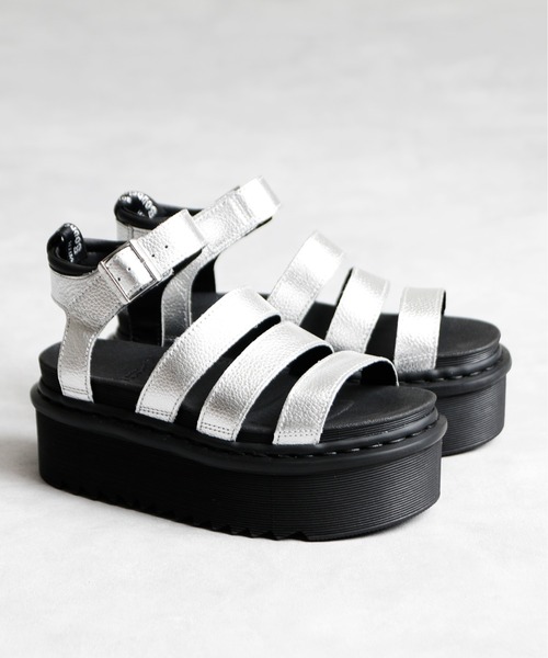 And A(アンドエー)の「Dr.Martens ドクターマーチン / Blaire Quad ブレアー クアッド 厚底レザーストラップサンダル / 30715058(サンダル・レディース・シルバー・23cm/24cm)」の2枚目の写真