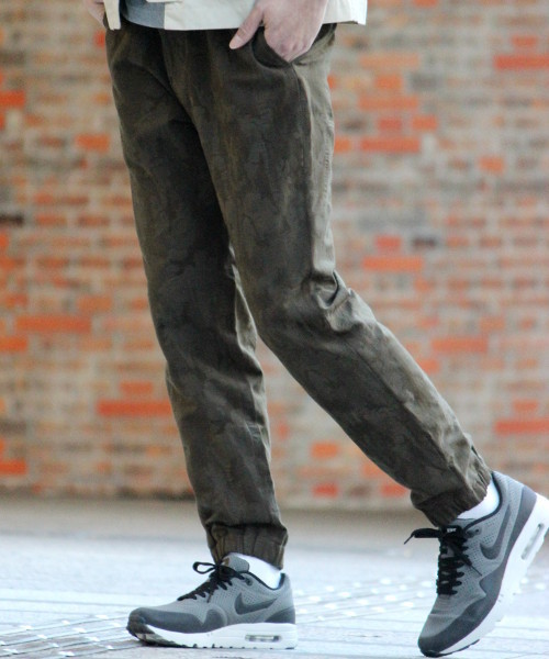 417 EDIFICE(フォーワンセブンエディフィス)の「◇T/Cストレッチ カモフラージュジョガーパンツ(その他パンツ・メンズ・ブラック/カーキ・SMALL/LARGE/MEDIUM)」の1枚目の写真