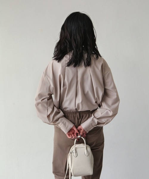 Chillfar（チルファー）の「スタンドカラータックブラウス（シャツ/ブラウス・レディース・ホワイト/ブラック/グレイッシュベージュ/カーキ系・FREE）」の19枚目の写真