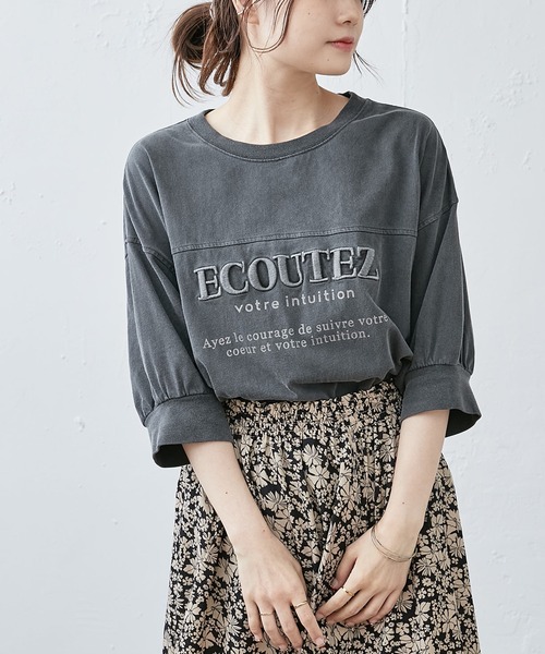 PUAL CE CIN(ピュアルセシン)の「シリコン刺繍ピグメントTシャツ(Tシャツ/カットソー・レディース・ブラック/グリーン系その他/グレイッシュベージュ/ピンク・FREE)」の2枚目の写真