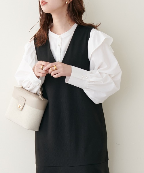 natural couture(ナチュラルクチュール)の「ヨークフリル細ヒモリボンブラウス(シャツ/ブラウス・レディース・ブラック/ドット/ストライプ/オフホワイト・FREE)」の2枚目の写真